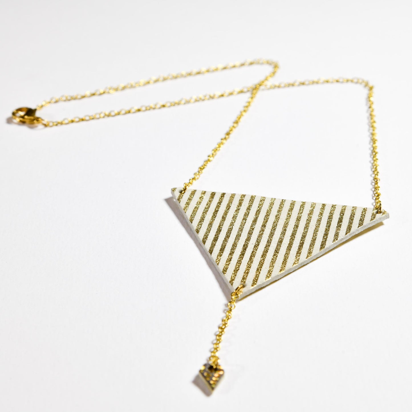Collier triangle bling bling