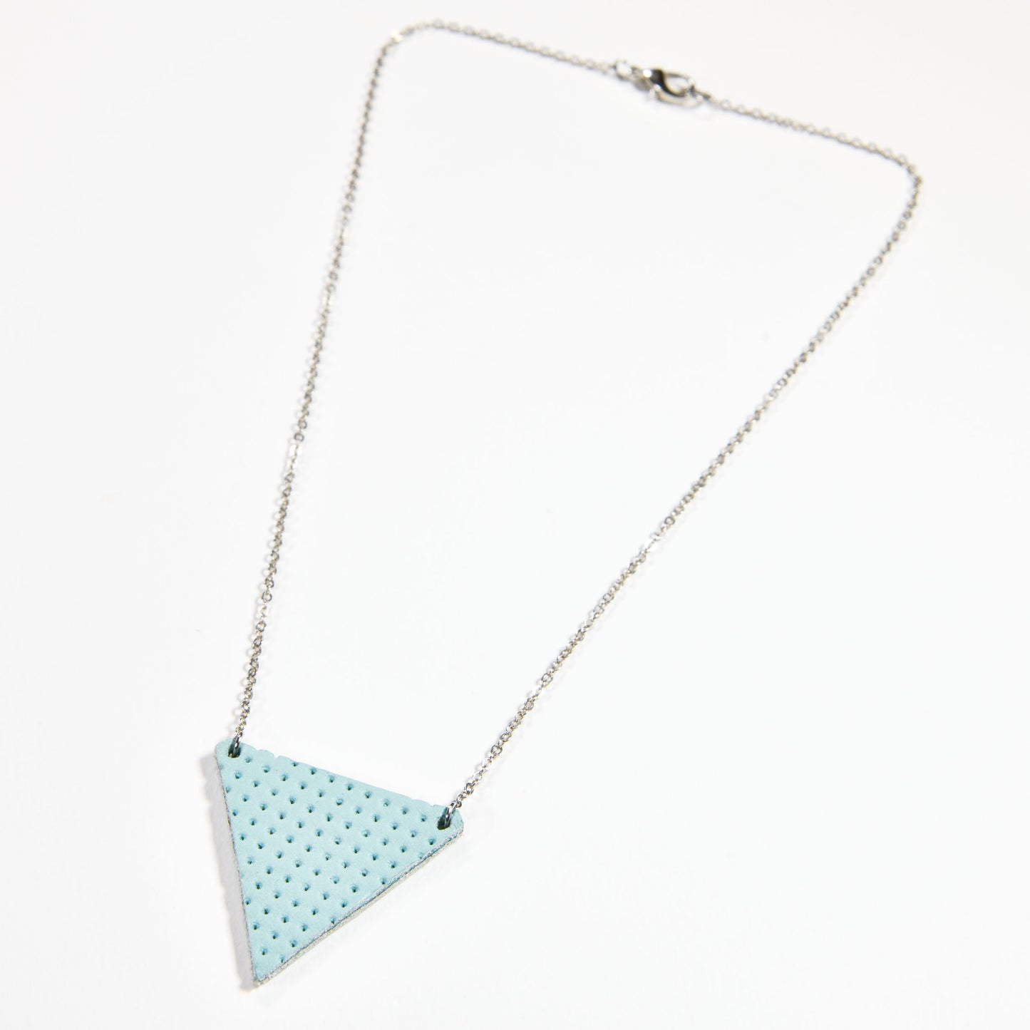 Collier triangle turquoise troué