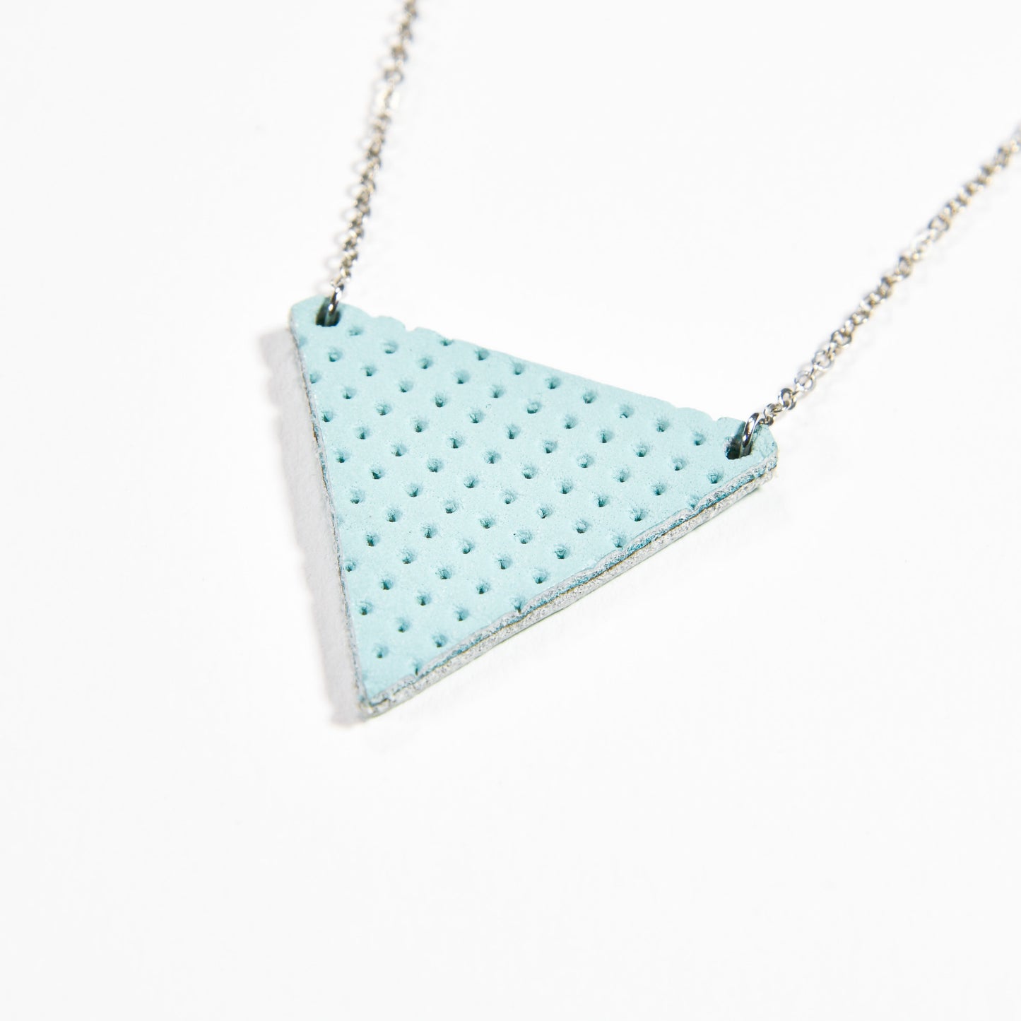 Collier triangle turquoise troué